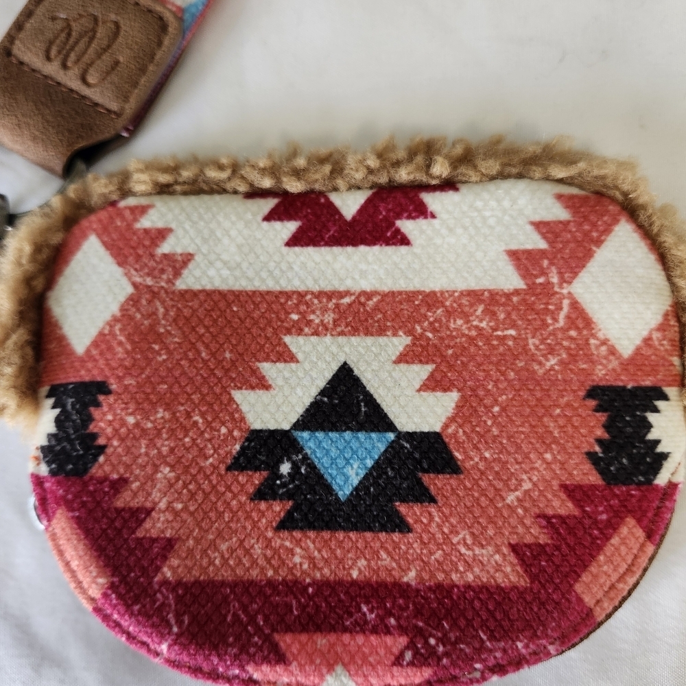 Wrangler Brown Card Holder with Multicolor Aztec Pouch - Picture 7 of 8